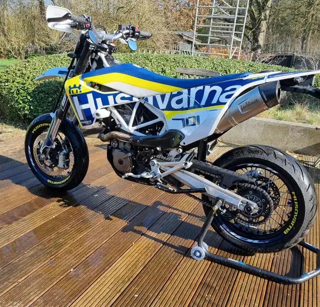Husqvarna 701 Supermoto - foto 3
