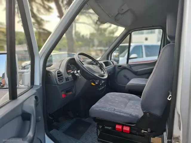 Mercedes-Benz Sprinter view 6