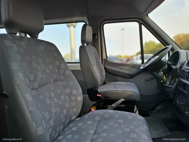 Mercedes-Benz Sprinter view 15