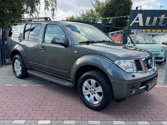 Nissan Pathfinder 2.5 dCi 4x4*Aut*7Sitze*AHK*Kam*Temp*