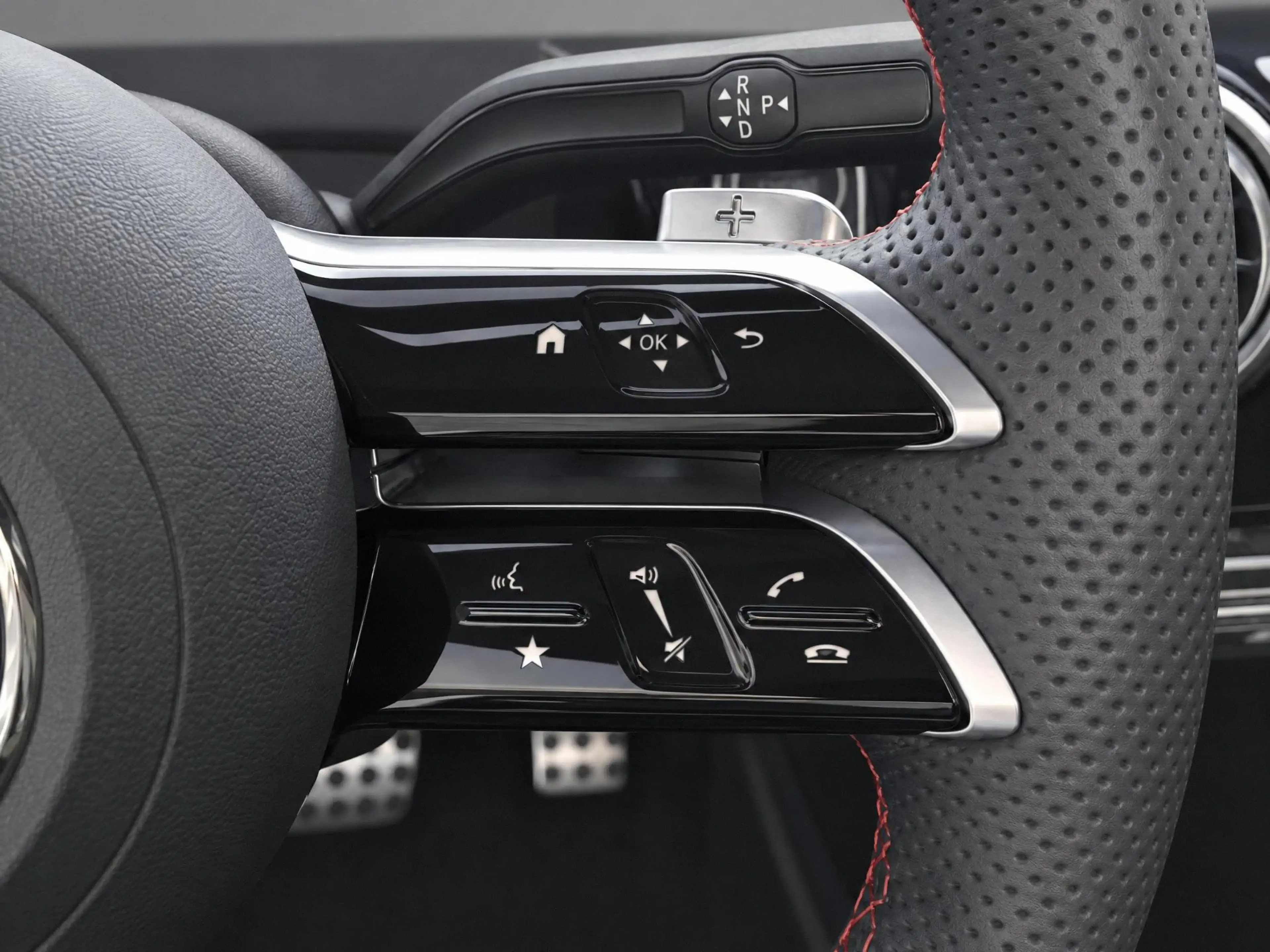 Mercedes-Benz A 250 e Business Solution AMG — photo 12
