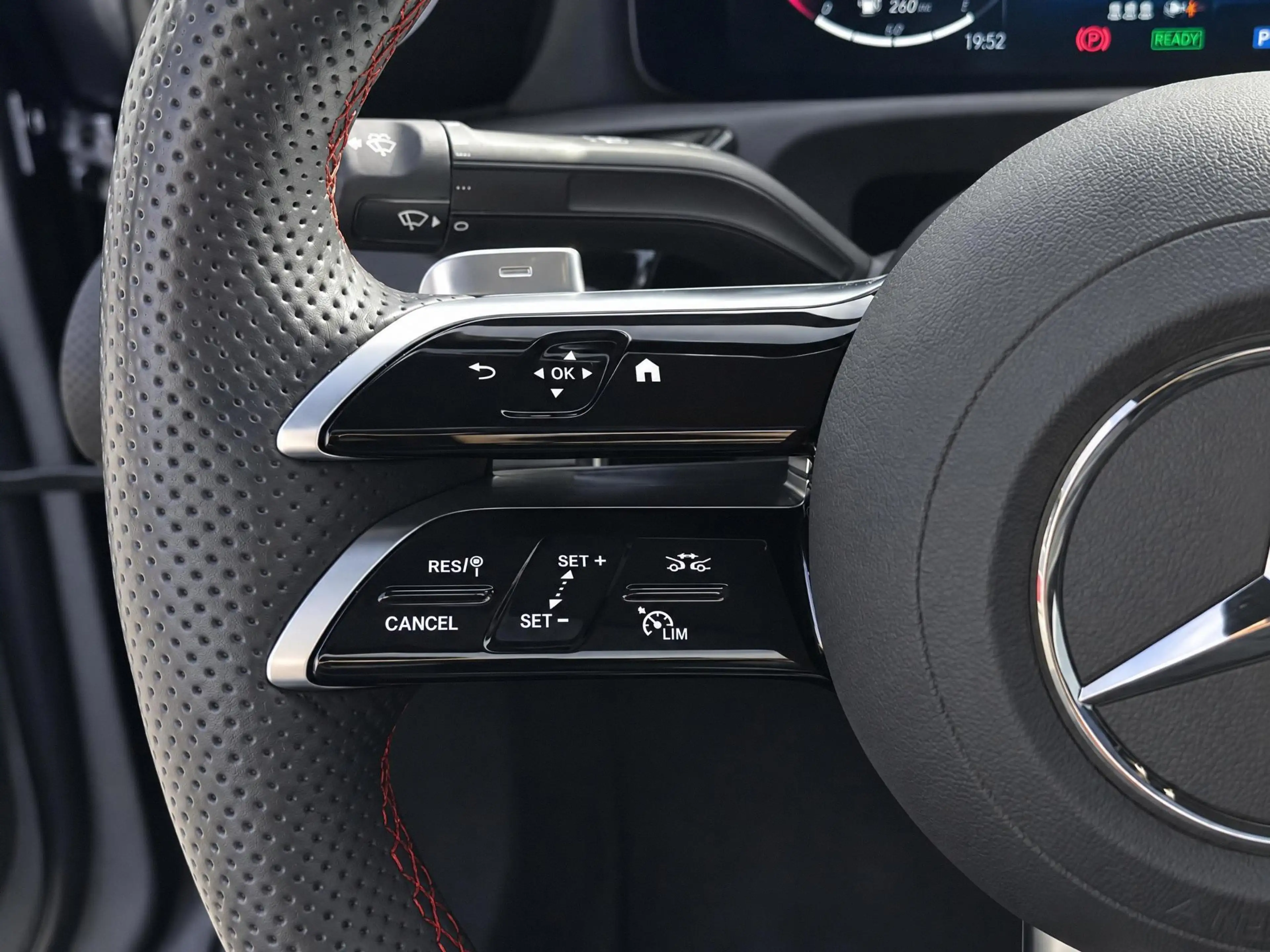 Mercedes-Benz A 250 e Business Solution AMG — photo 11