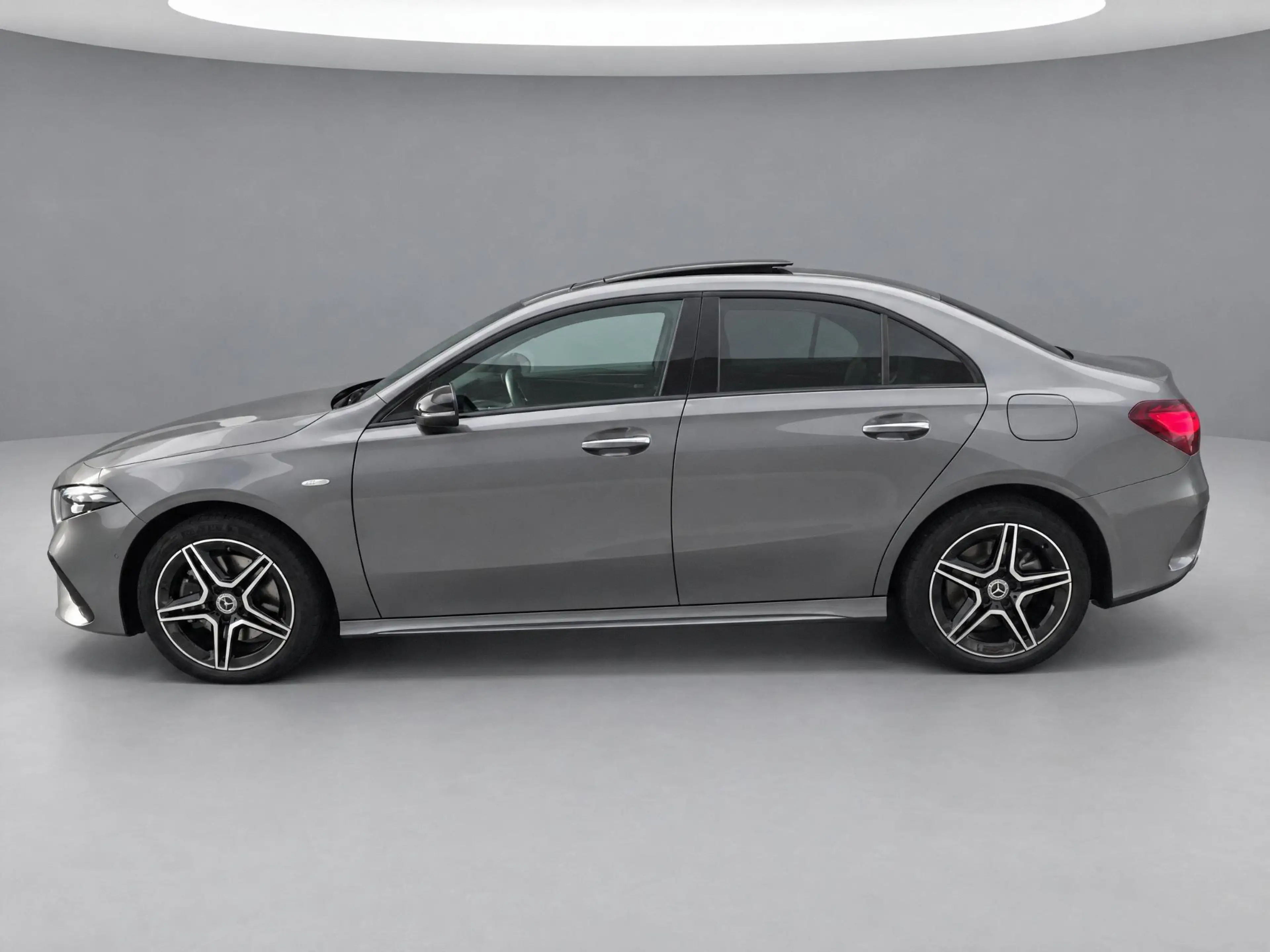 Mercedes-Benz A 250 e Business Solution AMG — photo 3