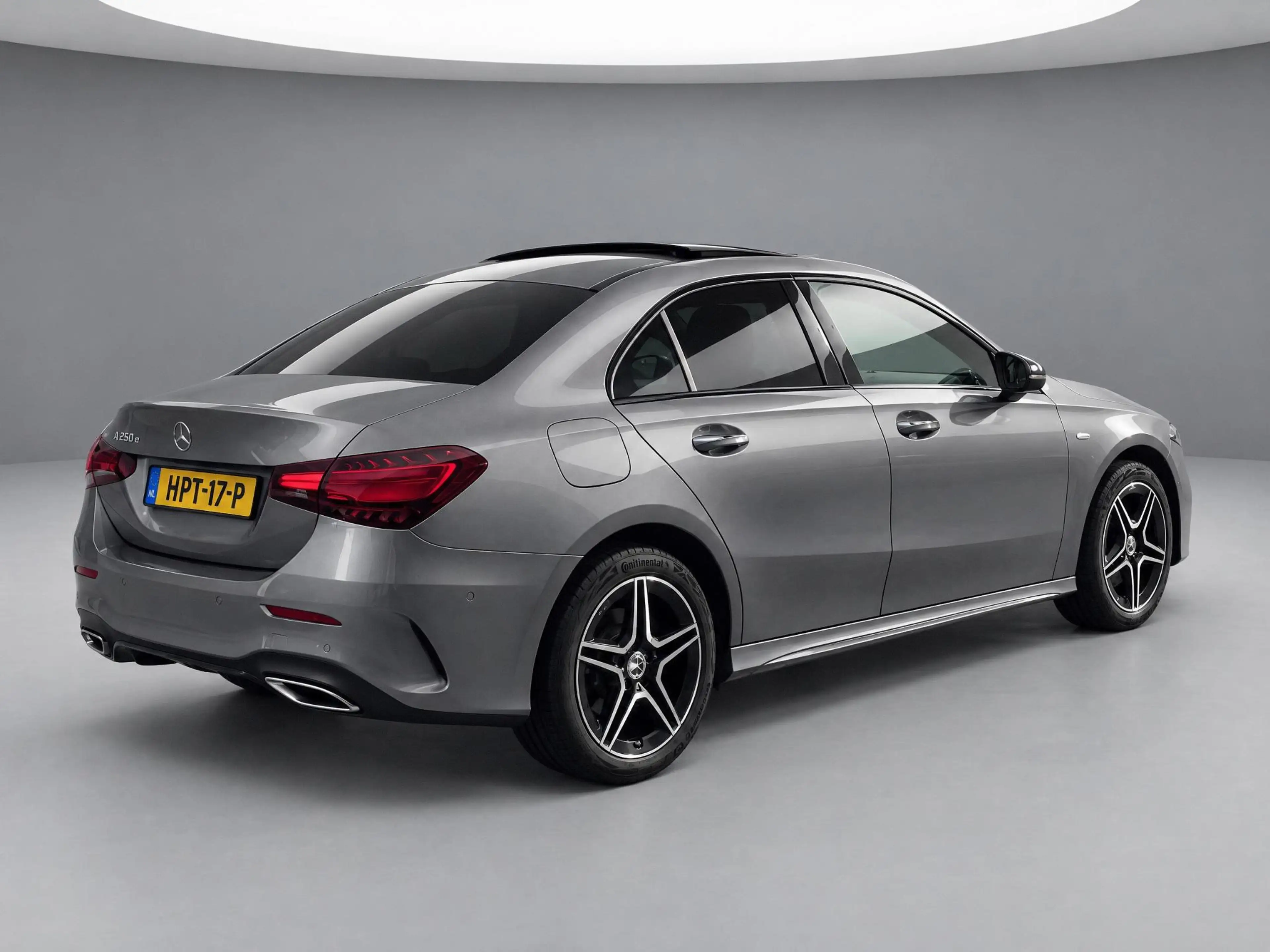 Mercedes-Benz A 250 e Business Solution AMG — photo 2