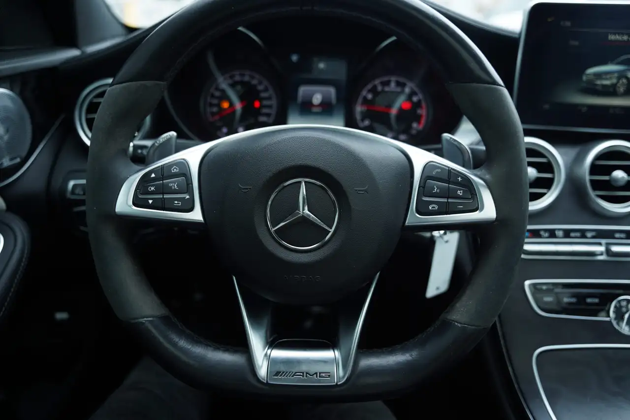 Mercedes-Benz C-Class снимка Mercedes-Benz C-Class