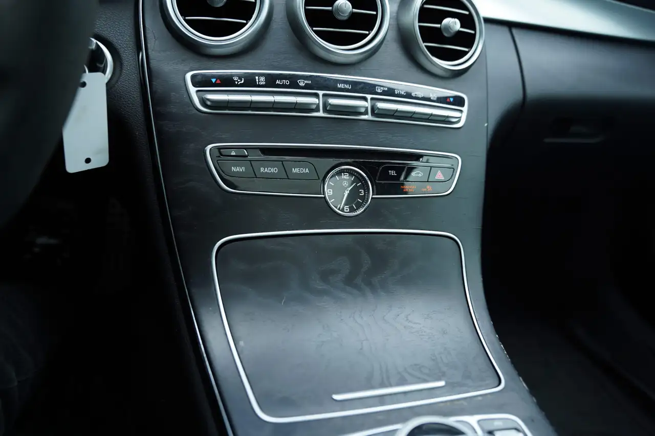 Mercedes-Benz C-Class снимка Mercedes-Benz C-Class