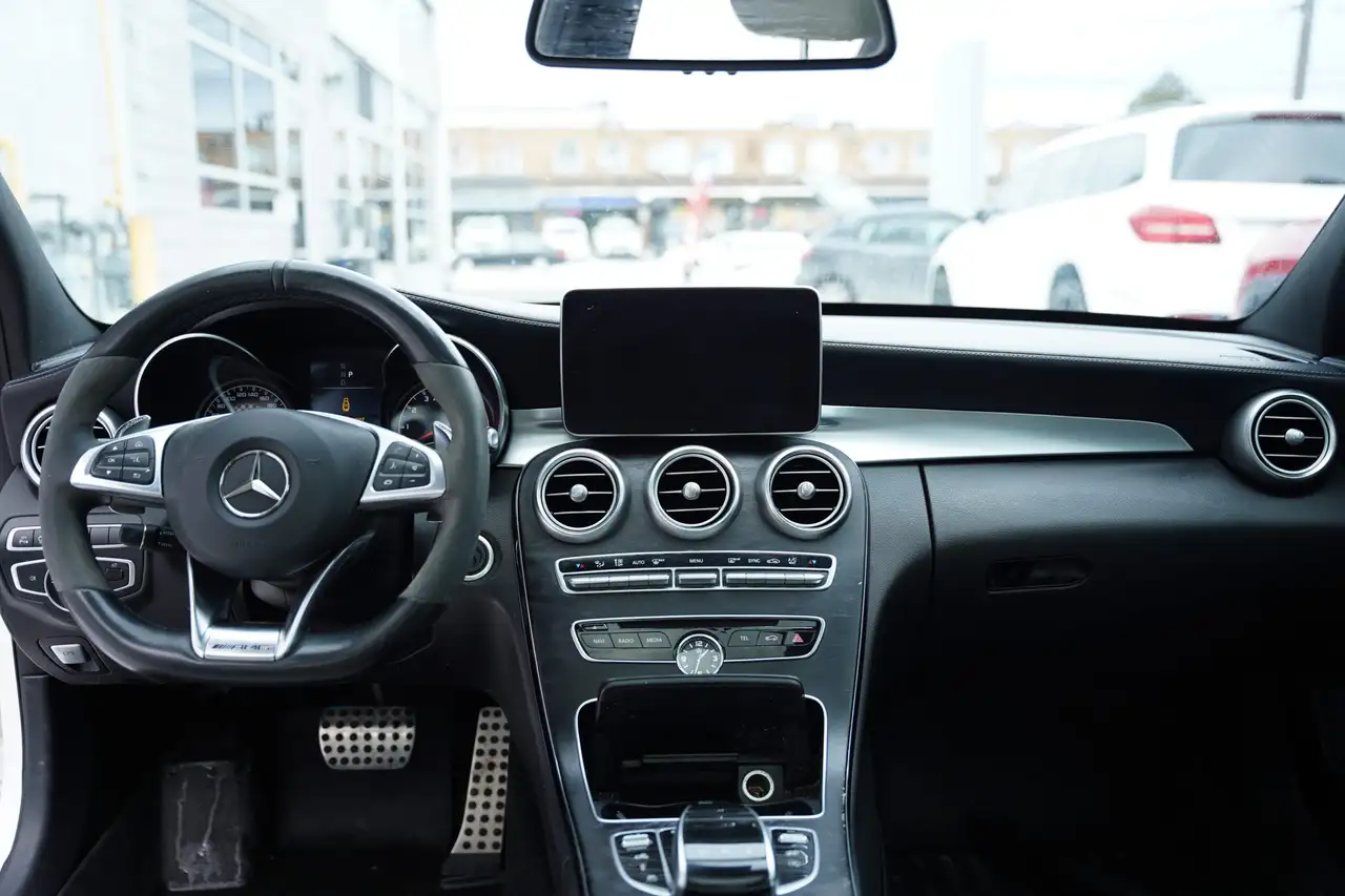 Mercedes-Benz C-Class снимка Mercedes-Benz C-Class