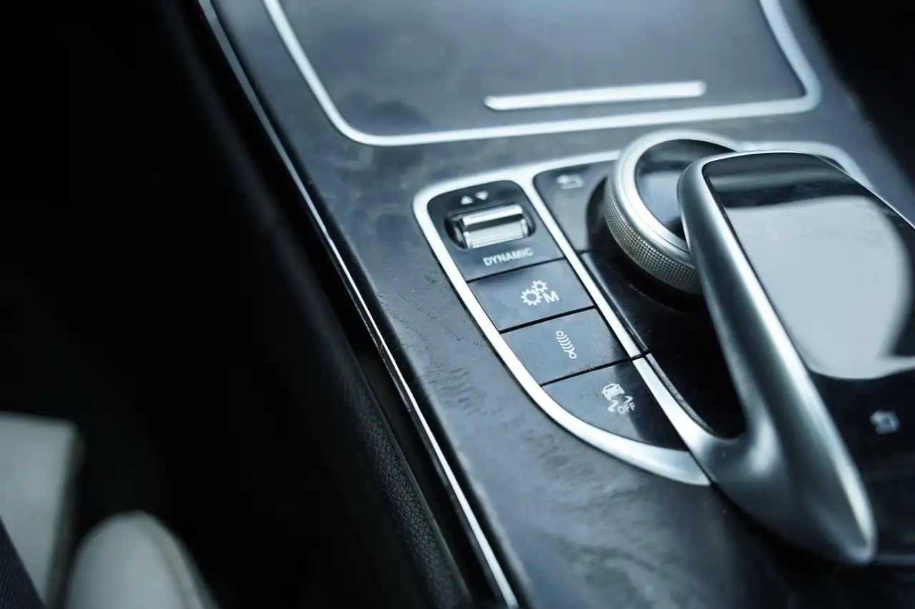 Mercedes-Benz C-Class снимка Mercedes-Benz C-Class