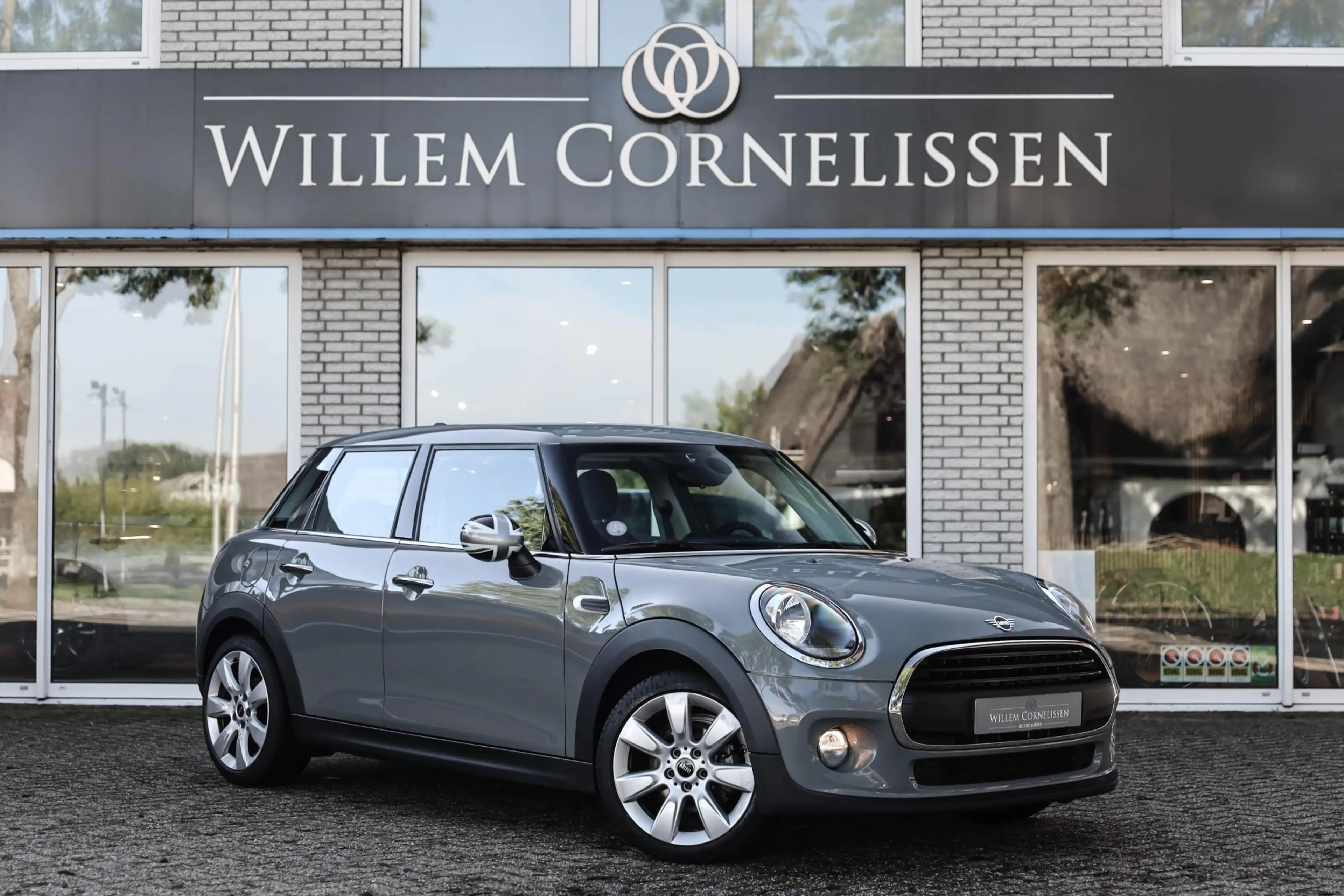 MINI One 5-Deurs 1.5 First Apple Carplay Navigatie