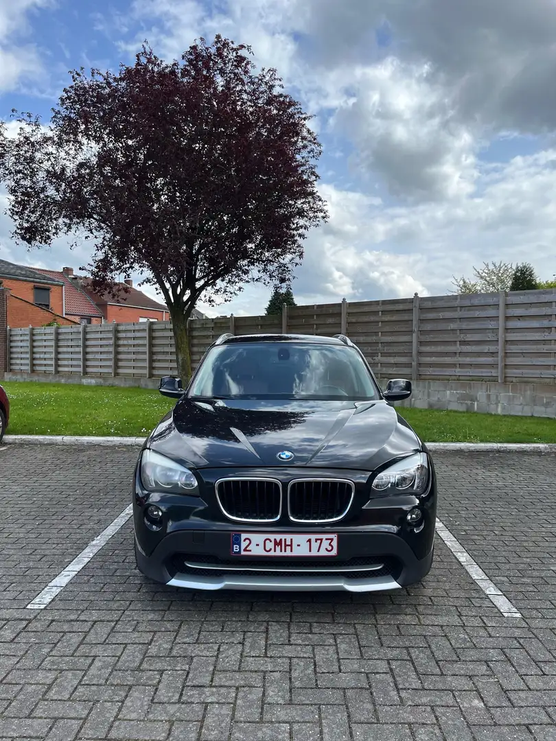 BMW X1 2.0 d sDrive18 Zwart - 1