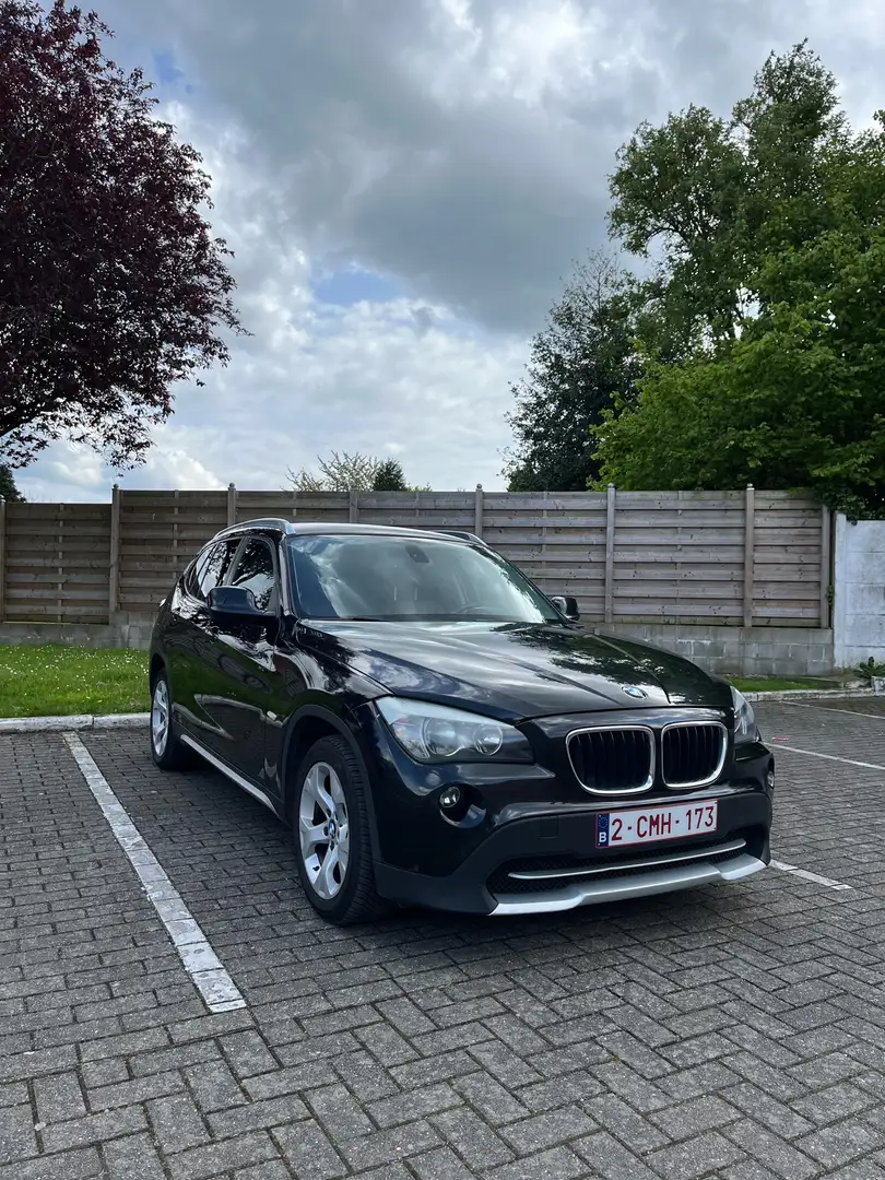 BMW X1 2.0 d sDrive18 Zwart - 2