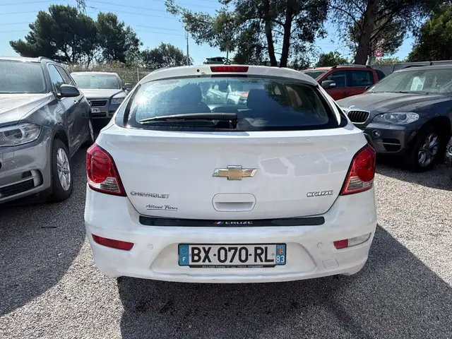 Chevrolet Cruze view 4