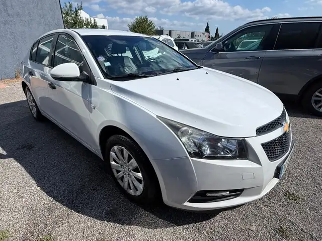 Chevrolet Cruze view 6