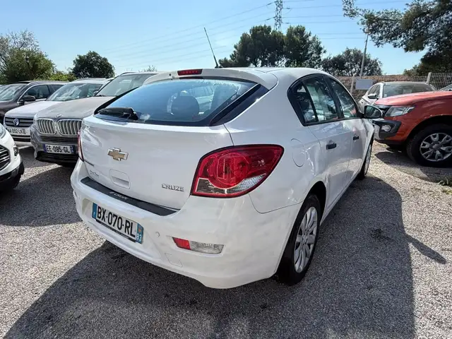 Chevrolet Cruze view 5