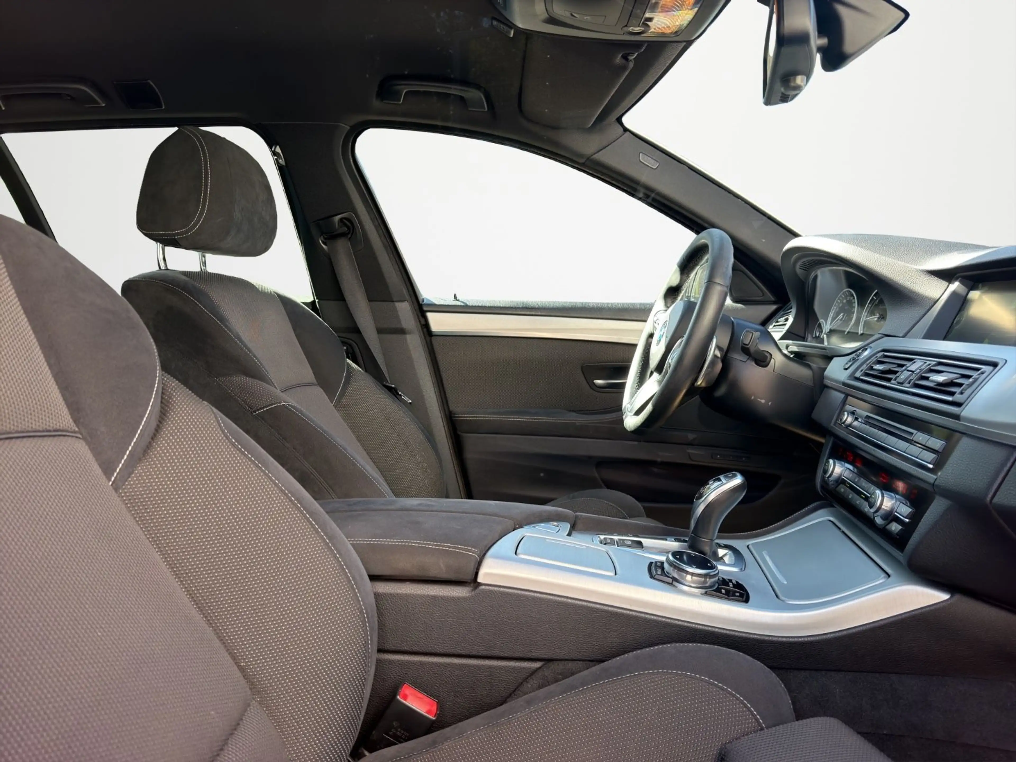 BMW 550 5 Touring M550 d xDrive — photo 13