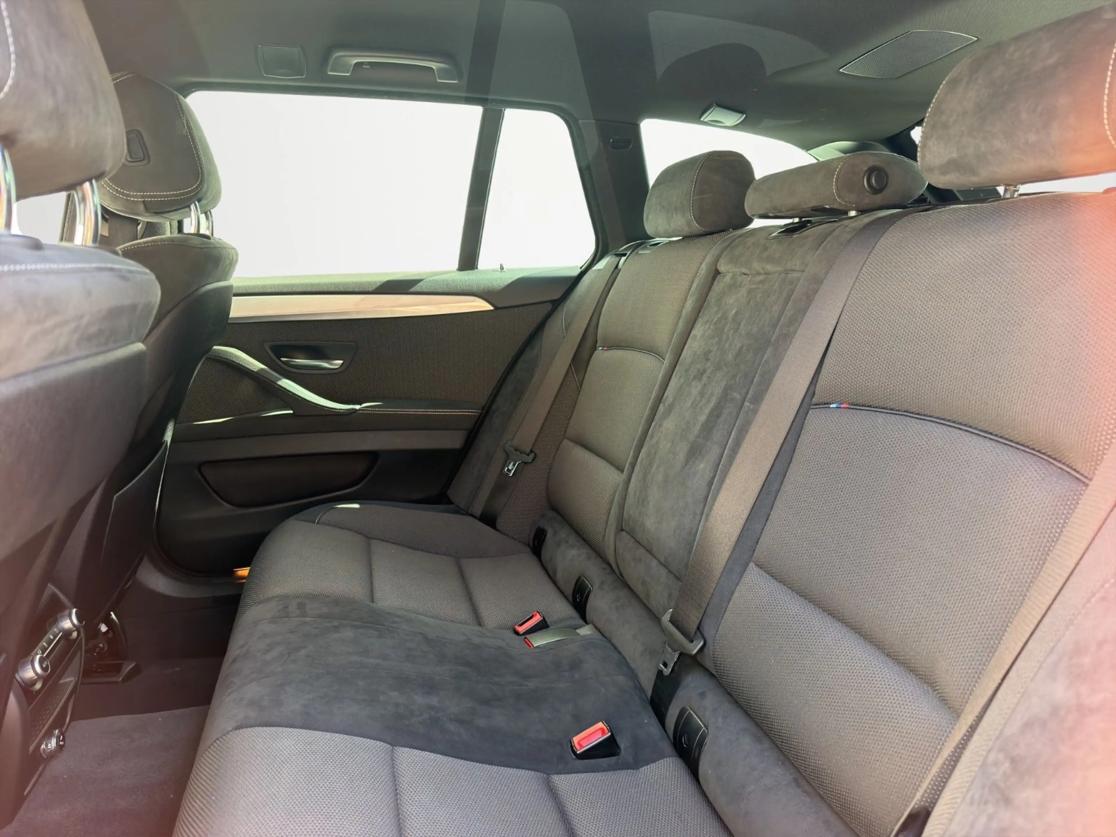 BMW 550 5 Touring M550 d xDrive — photo 14