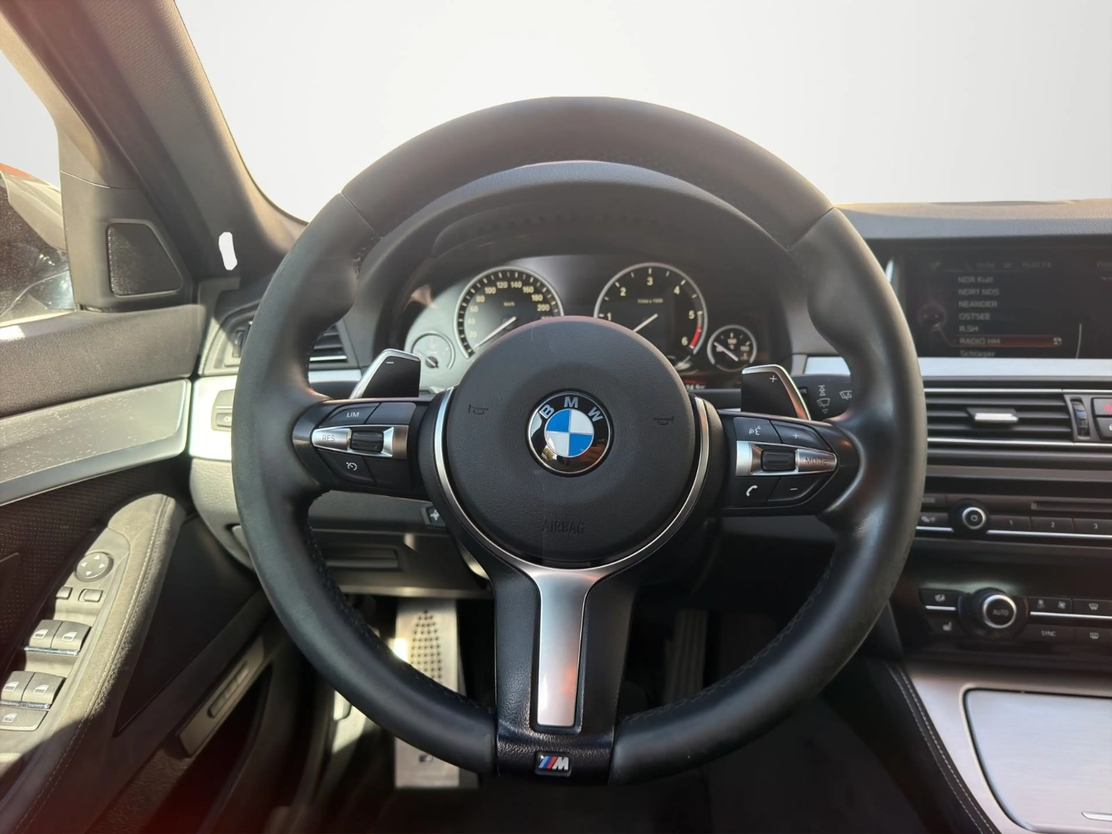 BMW 550 5 Touring M550 d xDrive — photo 11