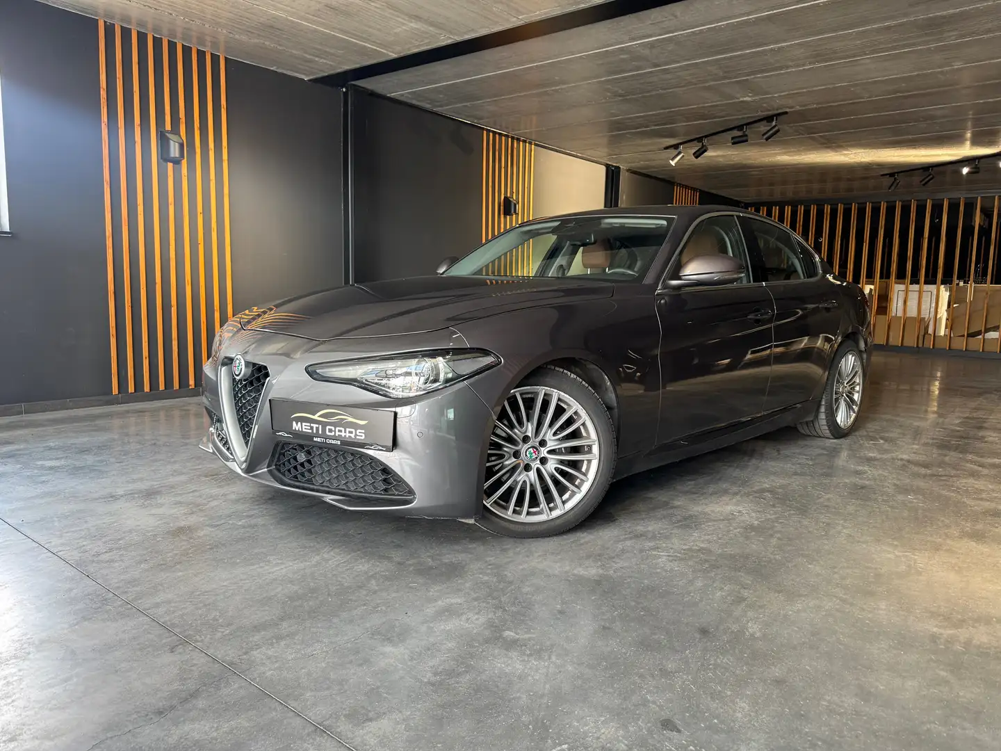 Alfa Romeo Giulia 2.2 Diesel | Lederen Stoelen | Navi | Camera | Gris - 2