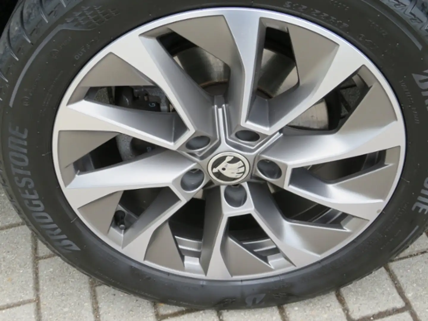 Skoda Karoq Clever 1.5TSI 110kW DSG StHZ Varioflex Blau - 2