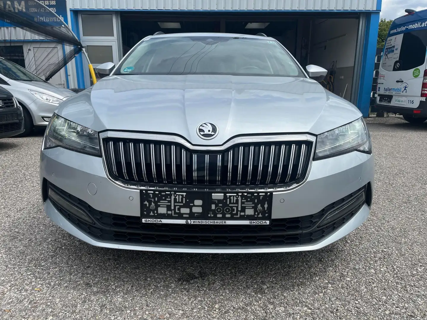 Skoda Superb Kombi 2,0 TDI Ambition DSG Virtual-AHK-LED Silber - 2
