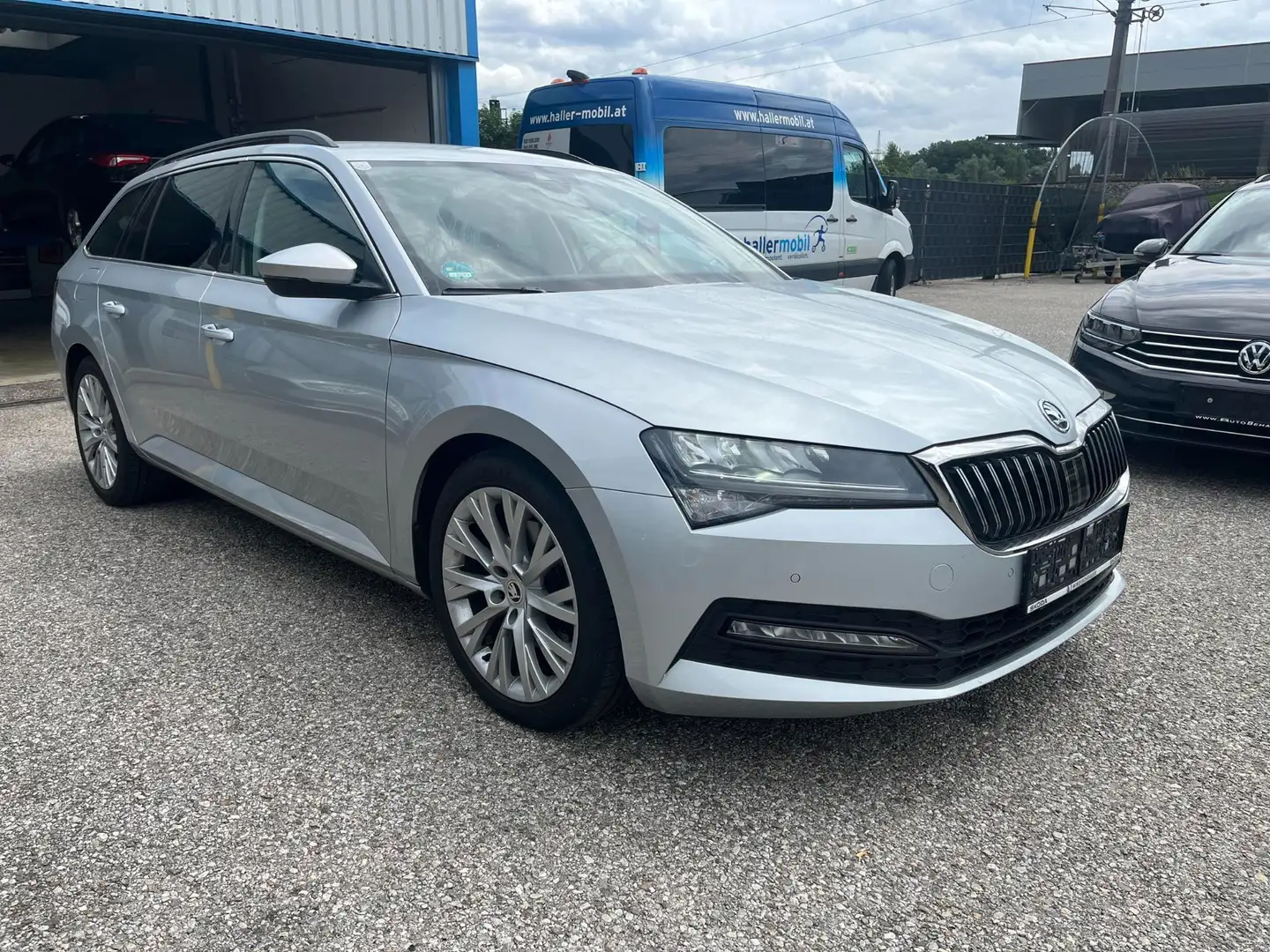Skoda Superb Kombi 2,0 TDI Ambition DSG Virtual-AHK-LED Silber - 1