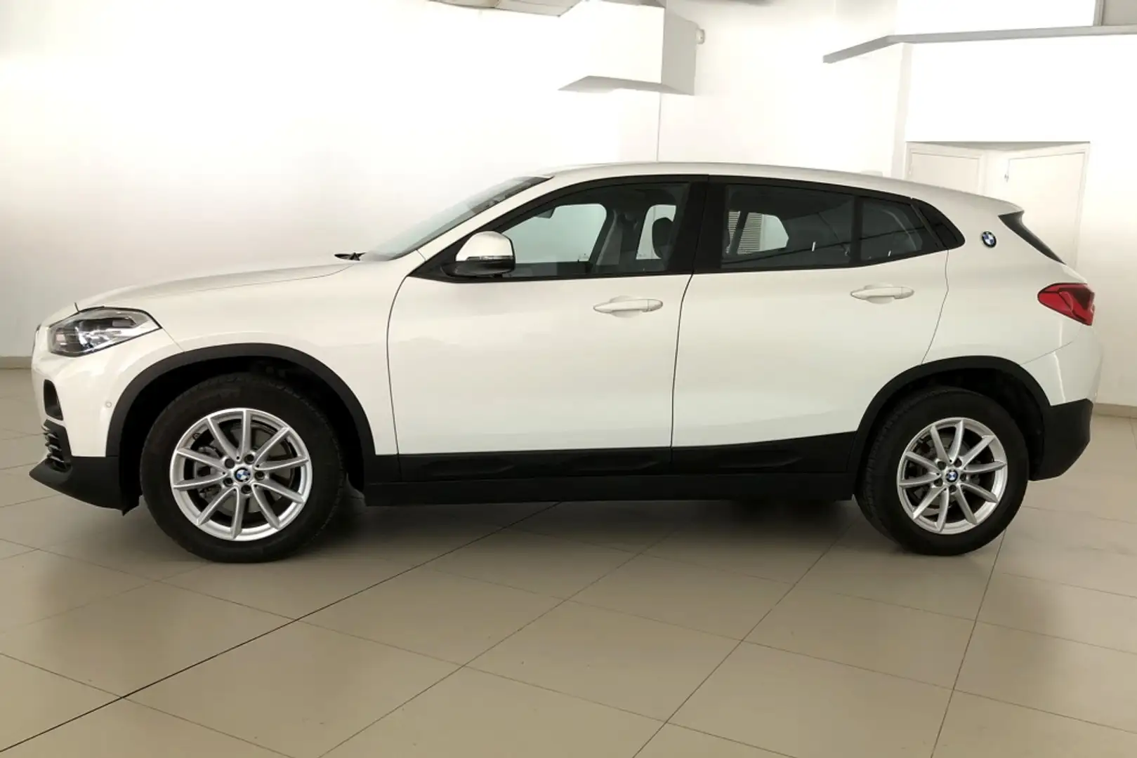 BMW X2 sDrive 18dA Bianco - 2