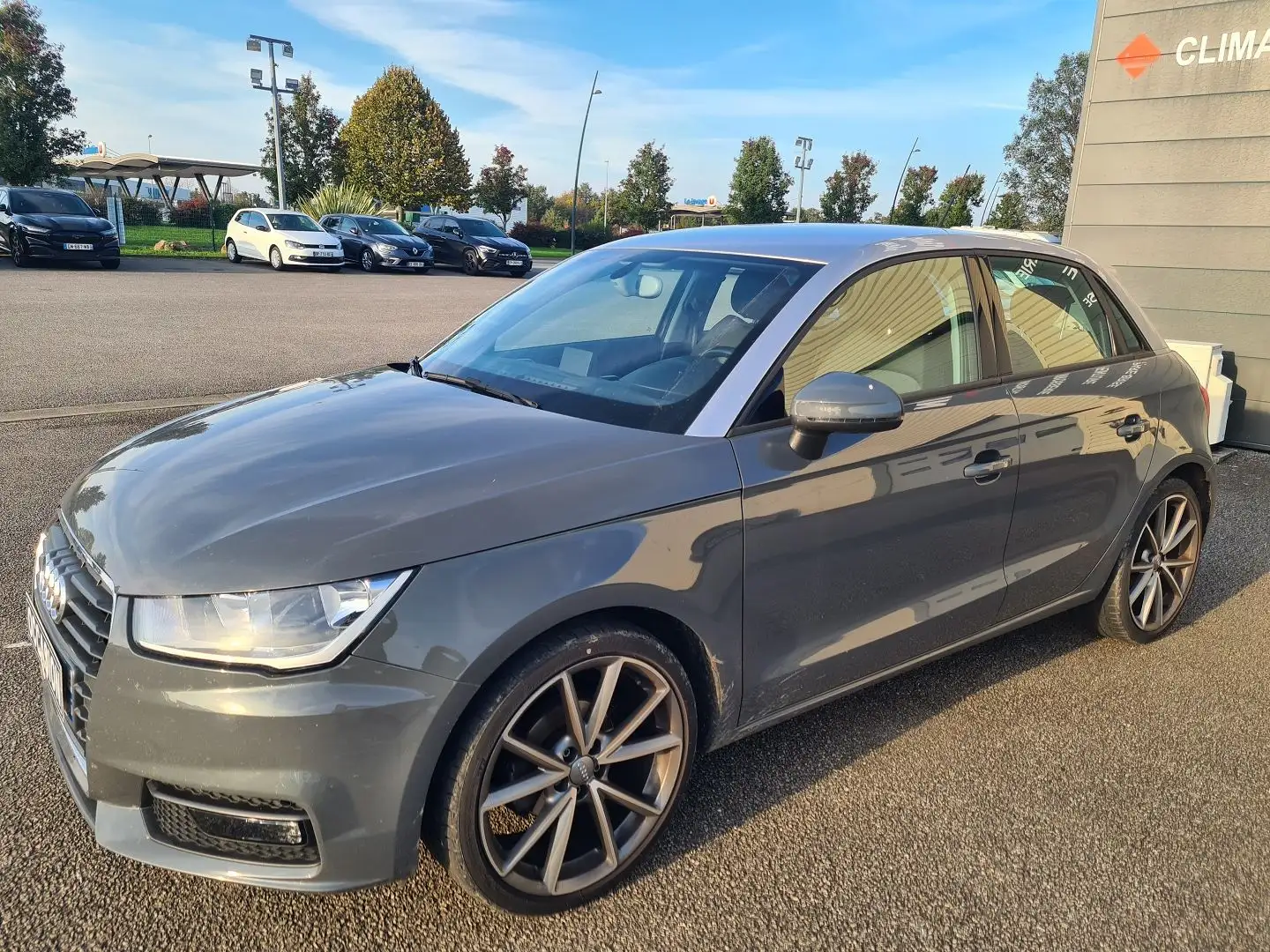 Audi A1 1.0 TFSI 95CH ULTRA Gris - 2