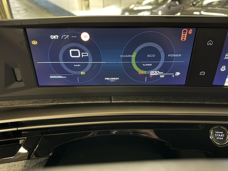Peugeot 5008 1.2 Hybrid 145 Allure 7p — photo 11