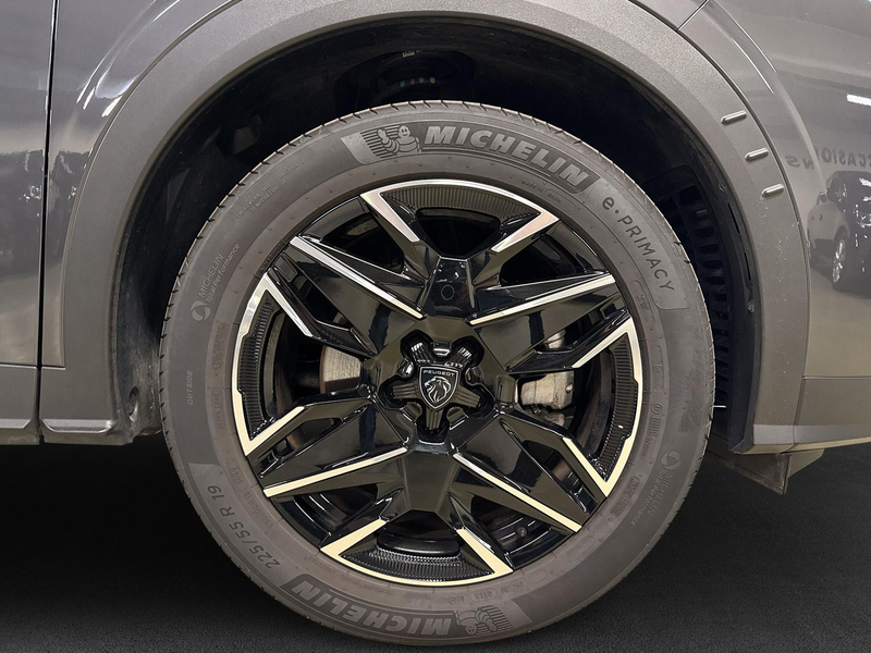 Peugeot 5008 1.2 Hybrid 145 Allure 7p — photo 6