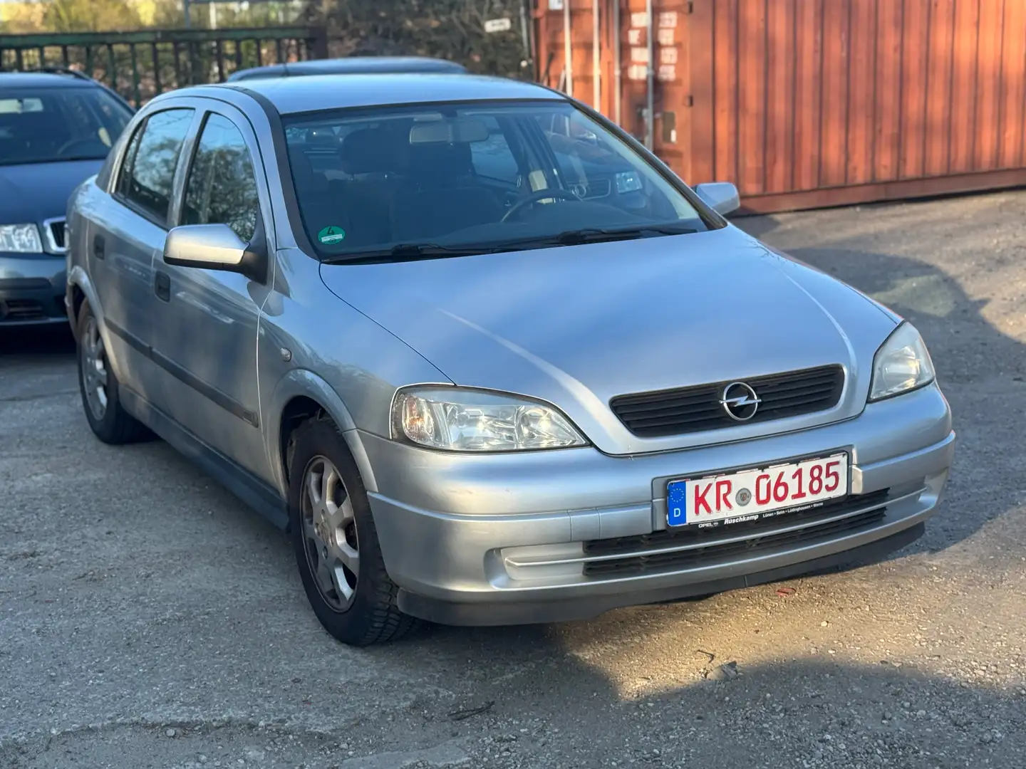 Opel Astra 1.6 Comfort TÜV AU 01.2026 3 HAND Stříbrná - 2