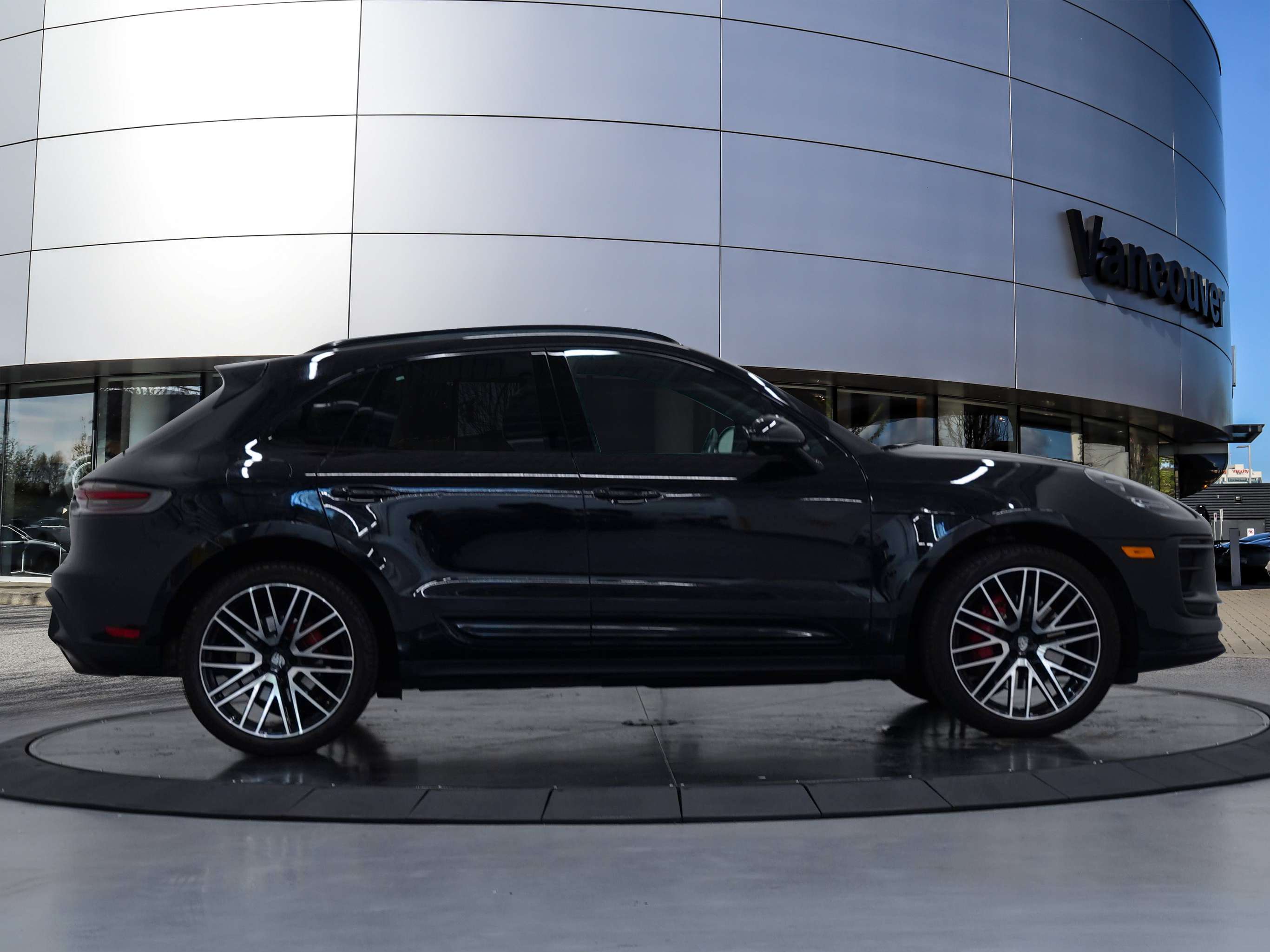 2024 Porsche Macan S AWD thumb 6