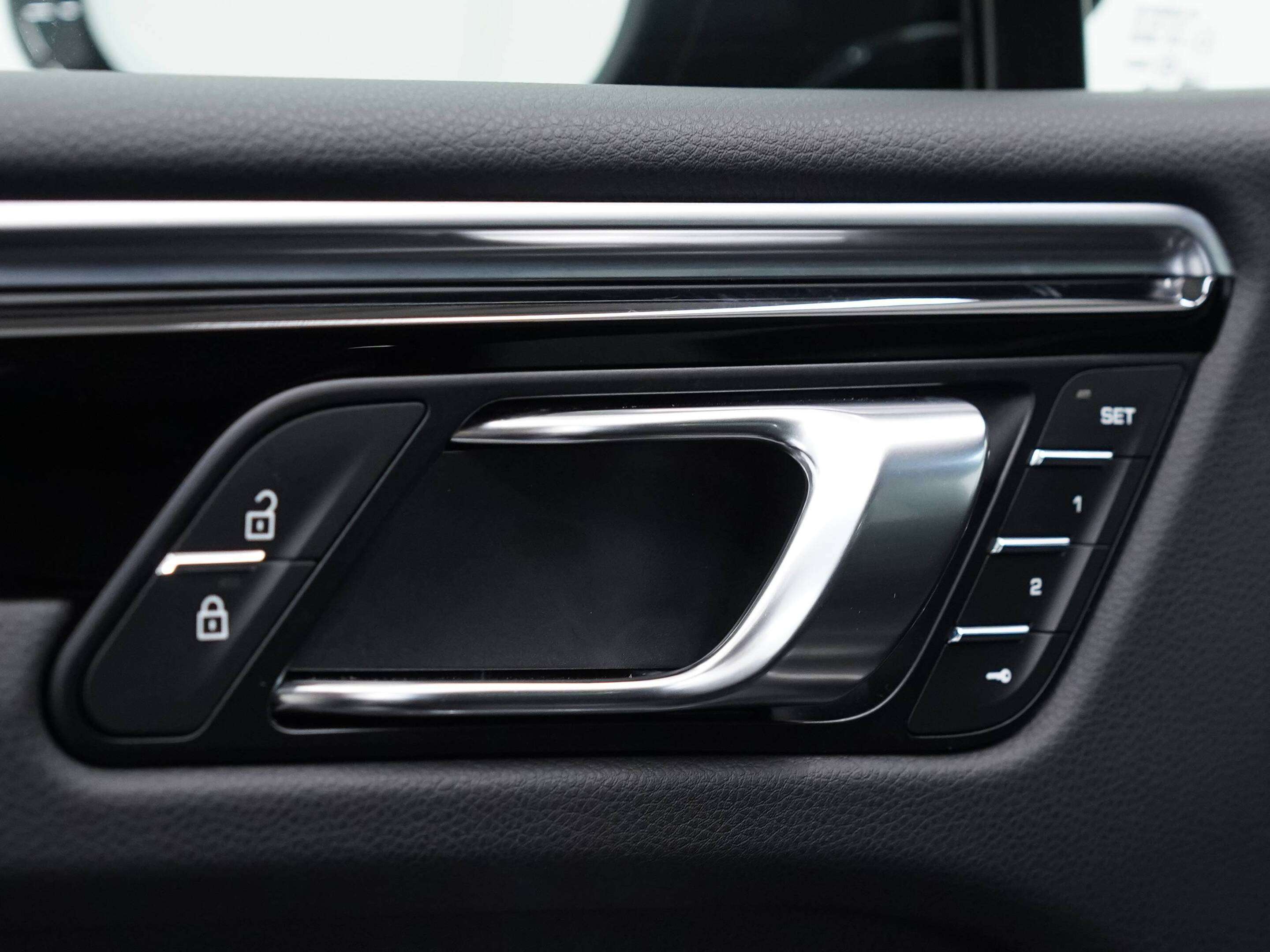 2024 Porsche Macan S AWD thumb 25