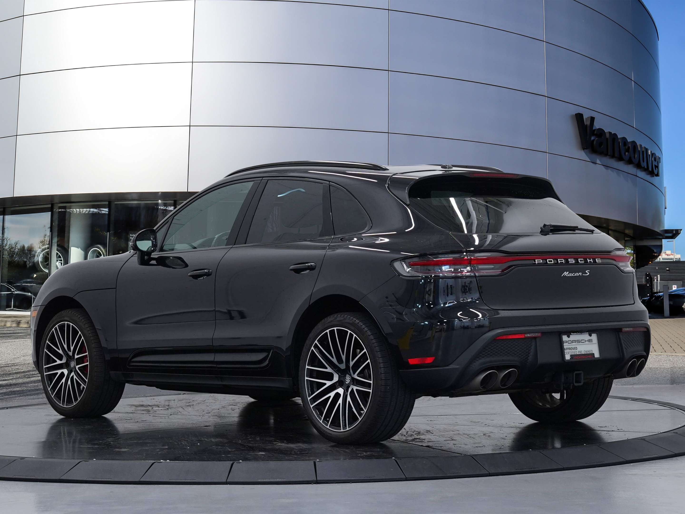 2024 Porsche Macan S AWD alt 3