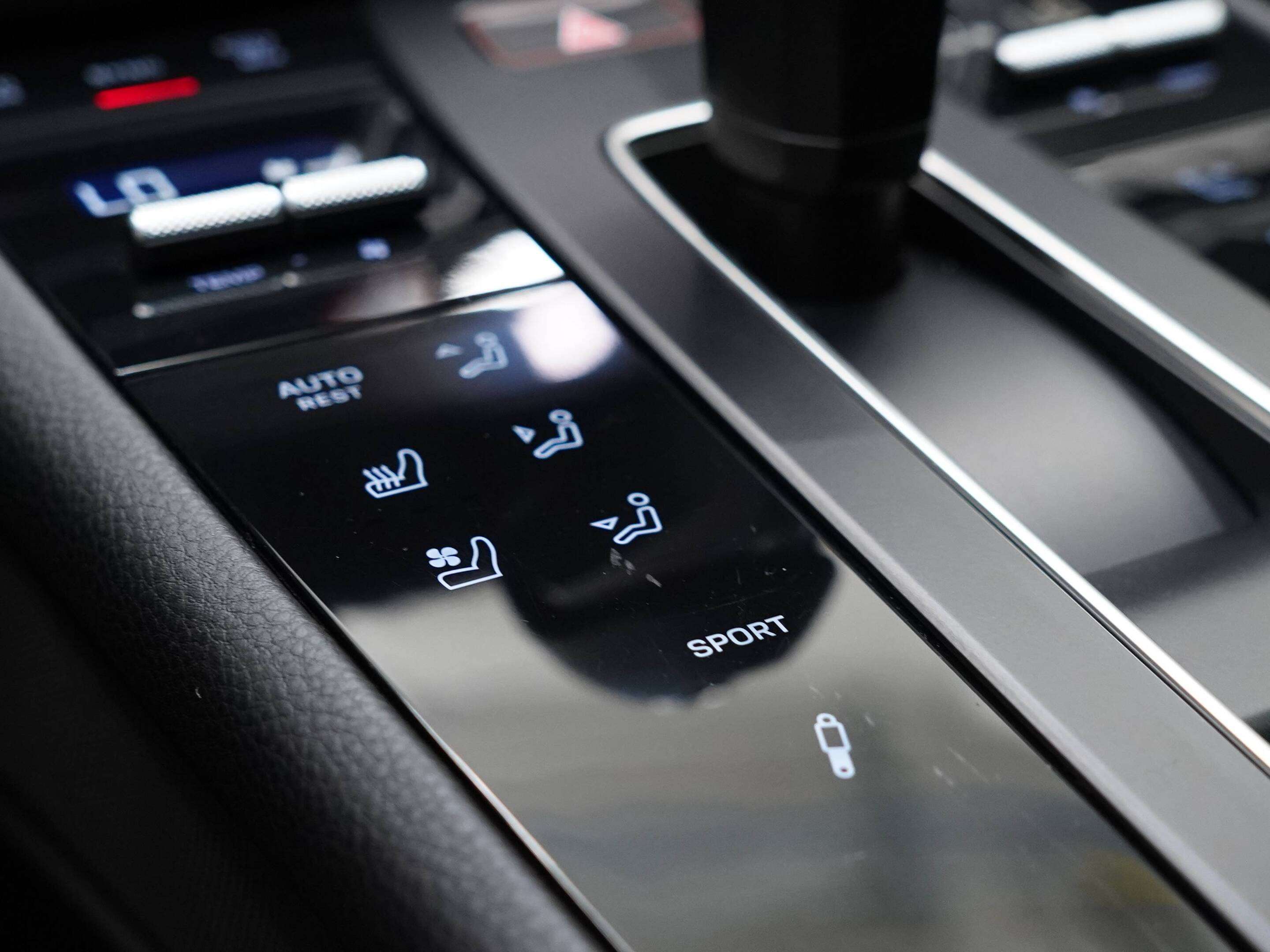 2024 Porsche Macan S AWD thumb 23