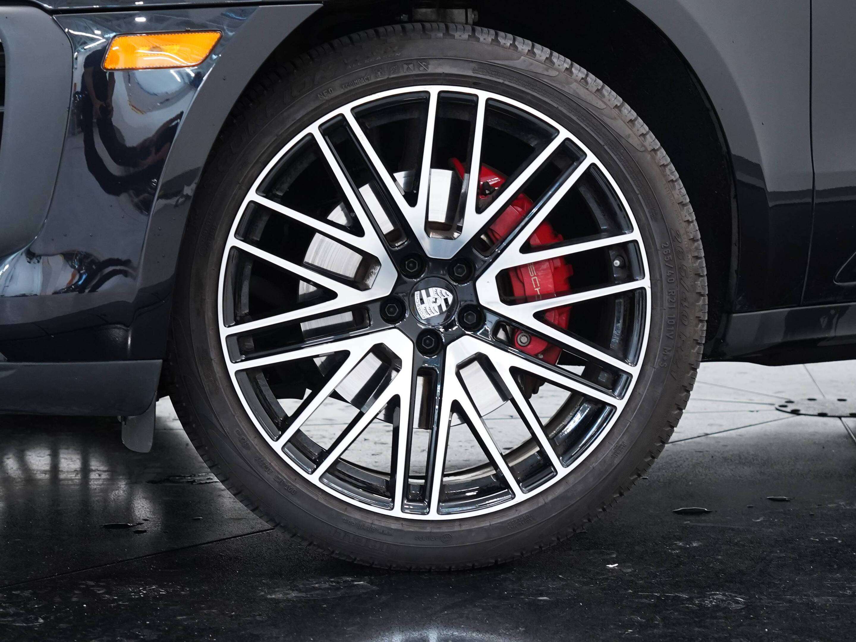 2024 Porsche Macan S AWD thumb 10