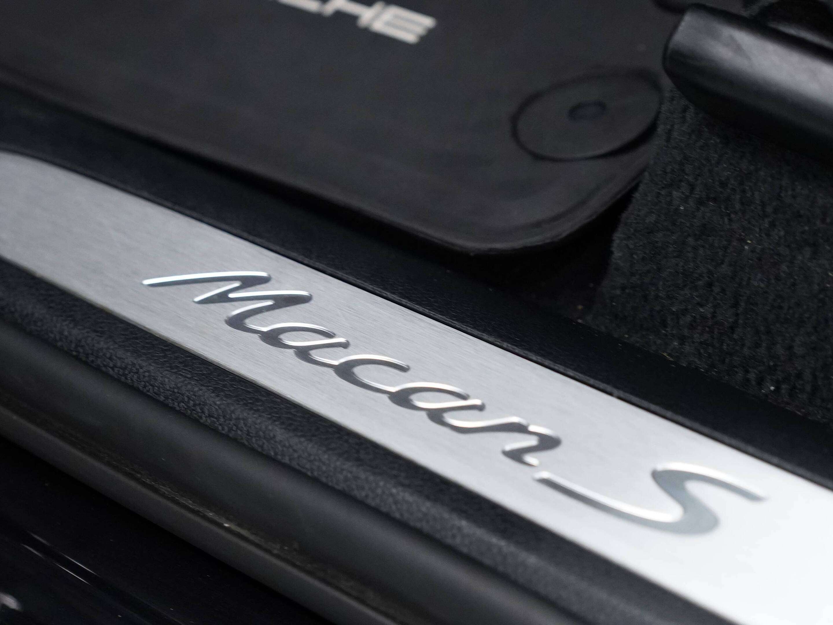 2024 Porsche Macan S AWD thumb 26