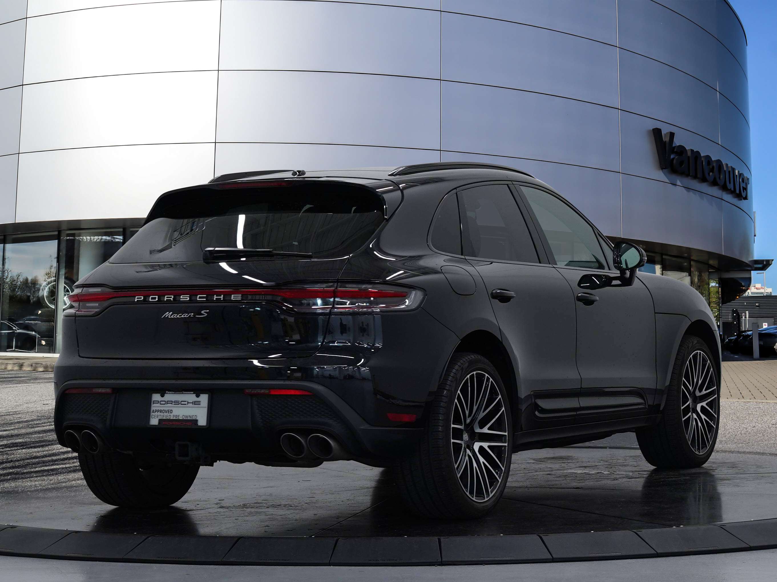 2024 Porsche Macan S AWD alt 5