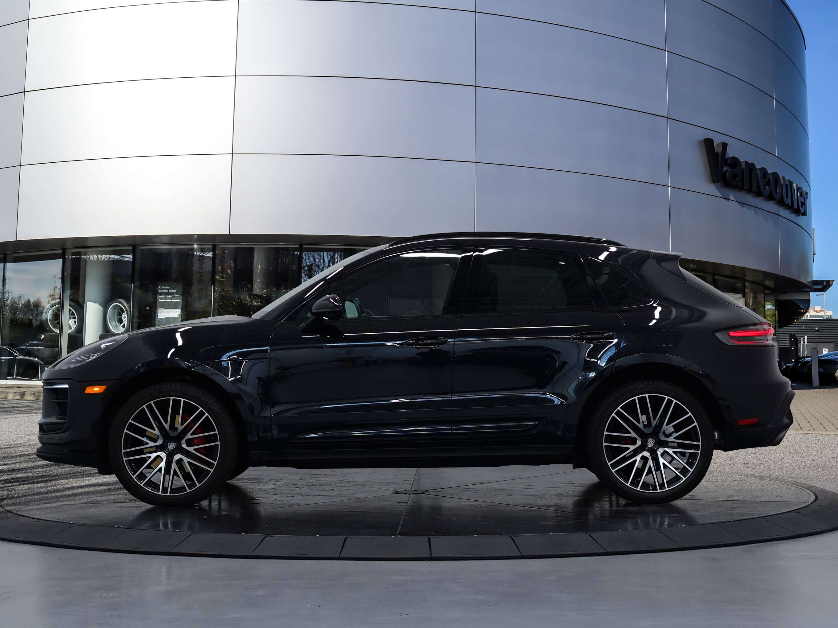 2024 Porsche Macan S AWD alt 2