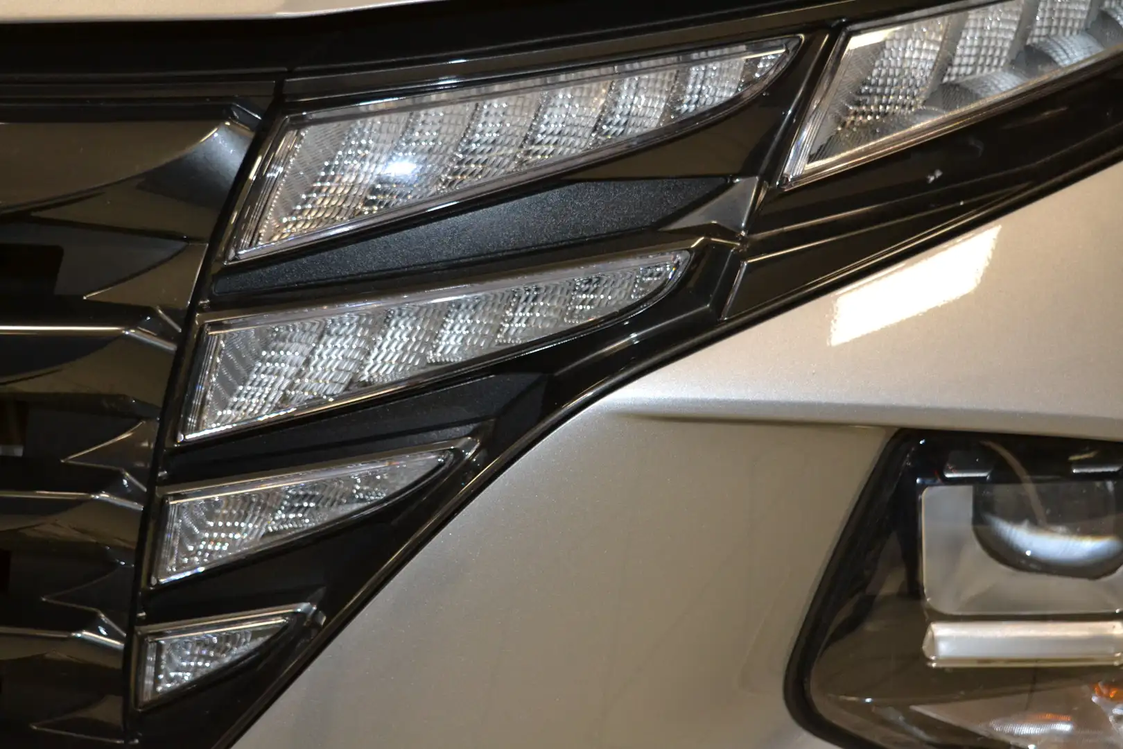 Hyundai TUCSON 1.6 T-GDi  48V Mildhybrid / 2WD / Automatik Silber - 2