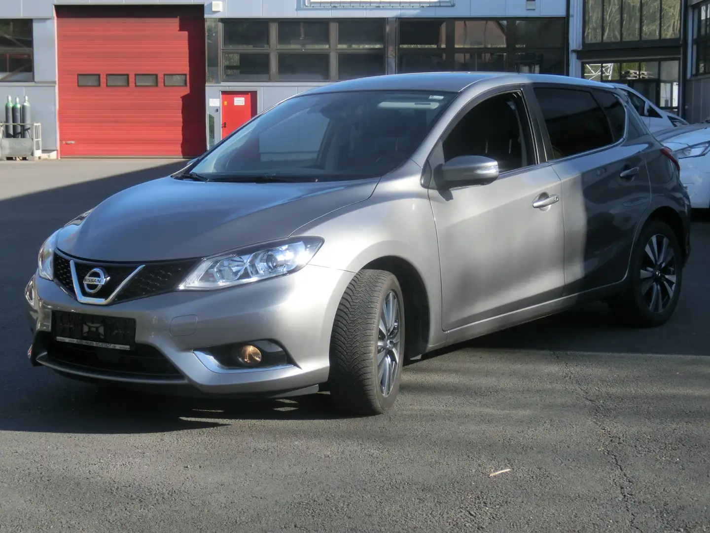 Nissan Pulsar 1.2 Tekna Autom/Navi,Leder,SHZ,LMF17",PDC,R-Kamera Сірий - 2