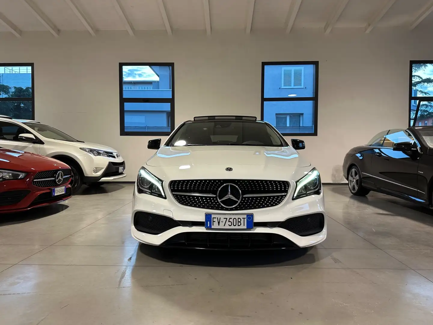 Mercedes-Benz CLA 200 CLA 200 d Automatic 4Matic Shooting Brake Premium Alb - 1