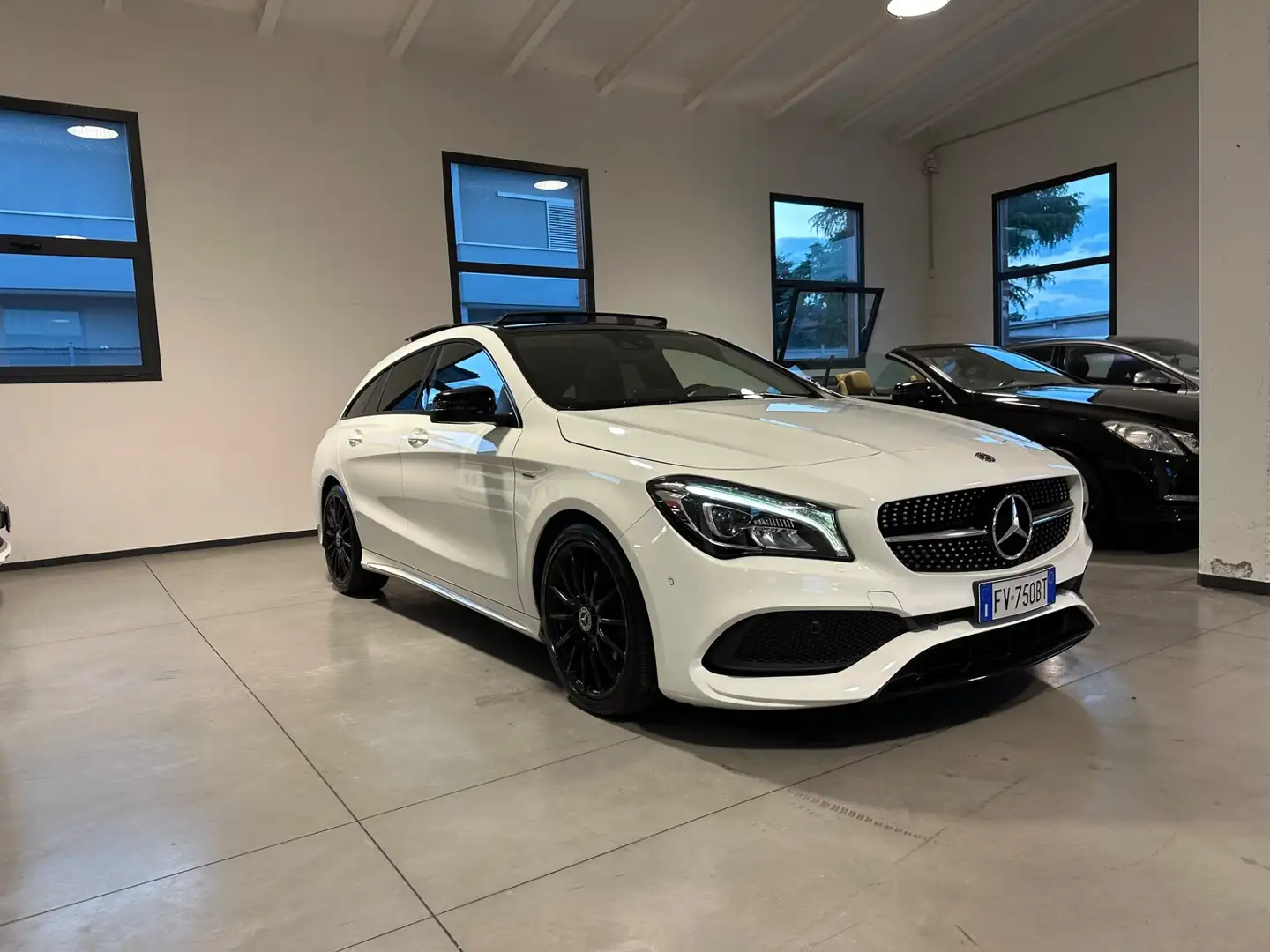Mercedes-Benz CLA 200 CLA 200 d Automatic 4Matic Shooting Brake Premium Alb - 2