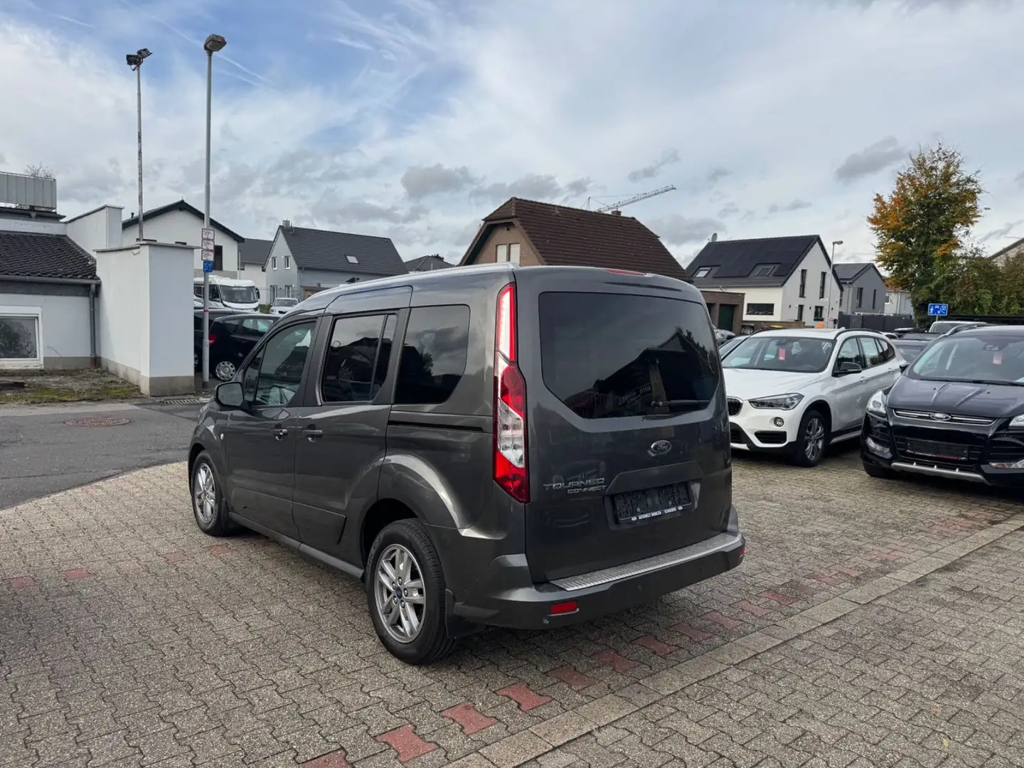 Ford Tourneo Connect Tourneo Titanium 5-Sitze PANO Navi Kam TEXT LESE Grigio - 2