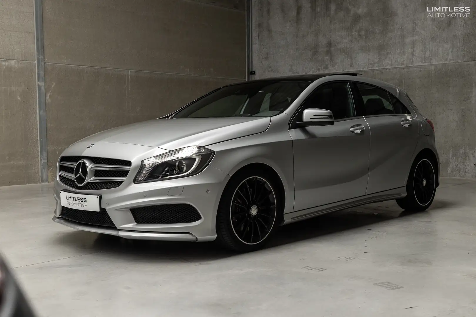 Mercedes-Benz A 220 | AMG / LED / PANO / HK AUDIO / FULL Срібний - 1