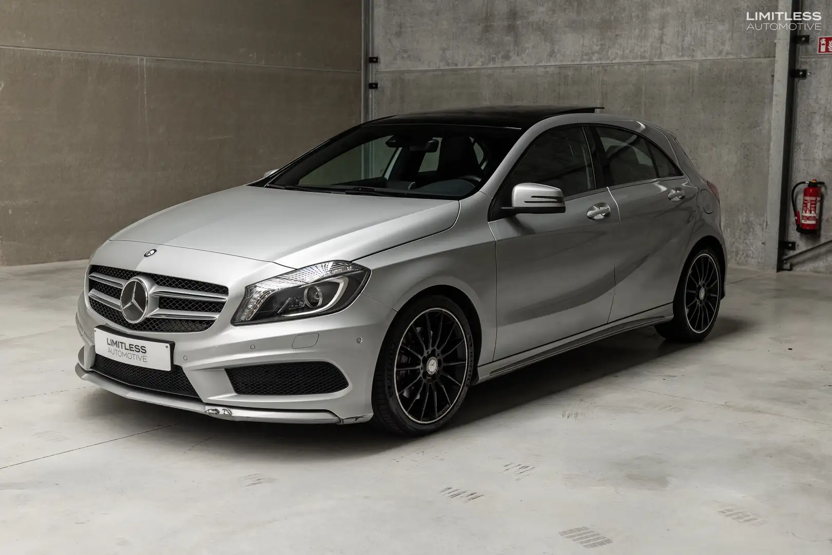 Mercedes-Benz A 220 | AMG / LED / PANO / HK AUDIO / FULL Zilver - 1