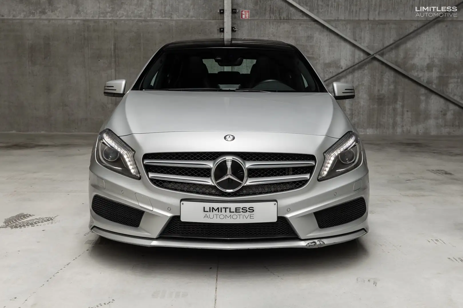 Mercedes-Benz A 220 | AMG / LED / PANO / HK AUDIO / FULL Zilver - 2