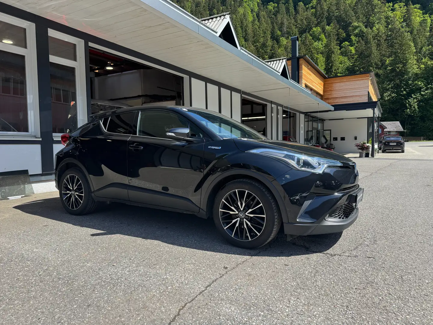 Toyota C-HR 1,8 Hybrid C-LUB Schwarz - 1