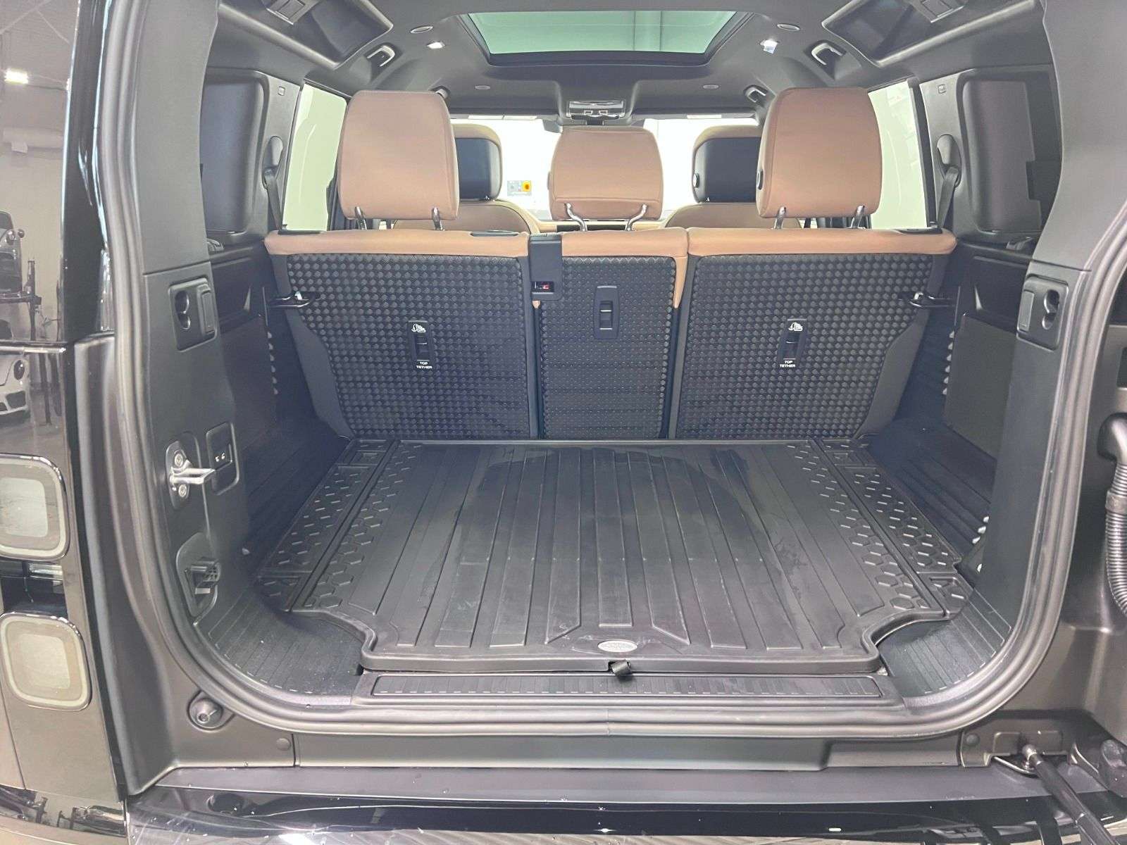 2026 Land Rover Defender 110 P300 S | LEASE FROM $899 PER MONTH thumb 8
