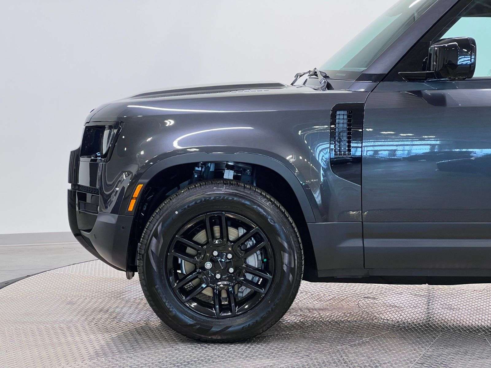 2026 Land Rover Defender 110 P300 S | LEASE FROM $899 PER MONTH alt 3