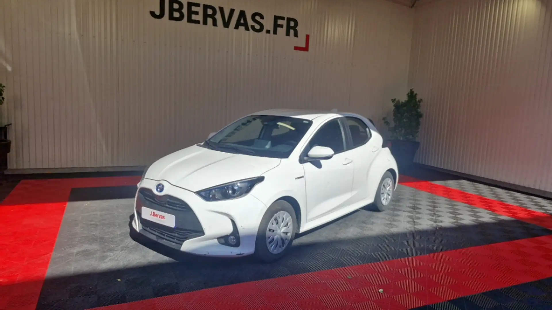 Toyota Yaris PRO HYBRIDE MY20 116H FRANCE BUSINESS + STAGE HYBR Blanc - 1